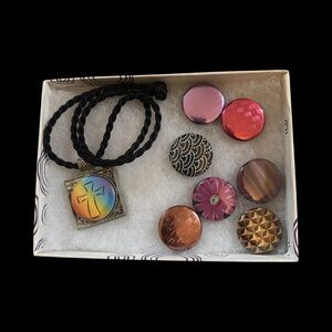 Magnabilities Multicolor Pendant Necklace Set with 8 Interchangeable Magnets